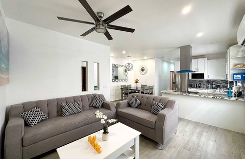 Centro House | Ultimate Downtown Home Has it all!