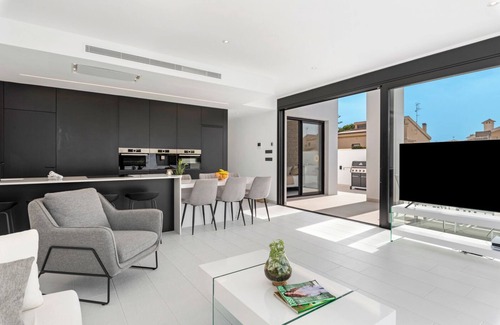 Santiago de la Ribera Villa | Ultimate Enjoyment: Luxury 8-person Villa with Jacuzzi, Pool & Beach within Walking Distance!