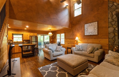 Martin Cabin | Ultimate Entertainment Lakefront Cabin w/Theater & Game Room!