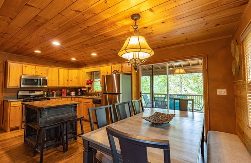 Martin Cabin | Ultimate Entertainment Lakefront Cabin w/Theater & Game Room!