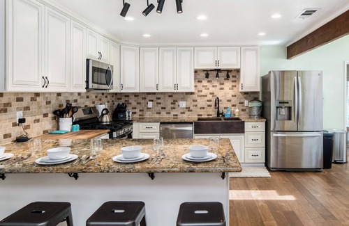 Ramona House | Ultimate Family Friendly Mountain Retreat- Gameroom, Hiking, Hot Tub, Wineries