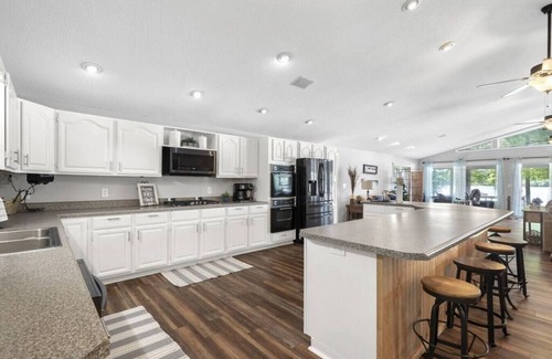 Hardwick House | Ultimate Family Fun Lakehouse w/pool and dock