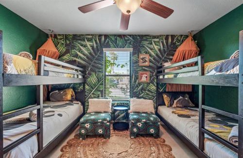 Raskin Estates House | Ultimate Family Getaway w Heated Pool & Themed Rooms
