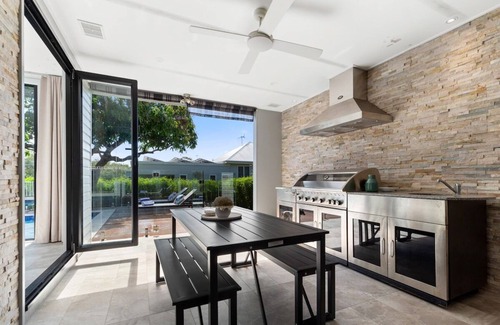 Carina House | Ultimate Family Retreat|Long Stays|Pet Friendly