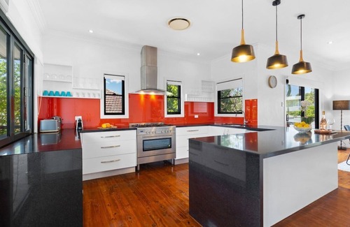 Carina House | Ultimate Family Retreat|Long Stays|Pet Friendly