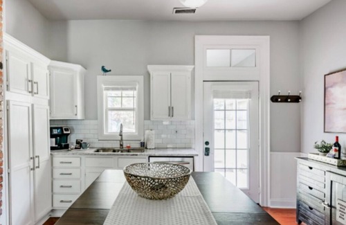 Germantown House | Ultimate Group Getaway – 10BR, 3 Homes & Amazing Outdoor Space!