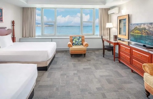 Kahului Hotel | Ultimate Hawaii Getaway! 2 Gorgeous Ocean Front Rooms | Pool + Beach Access