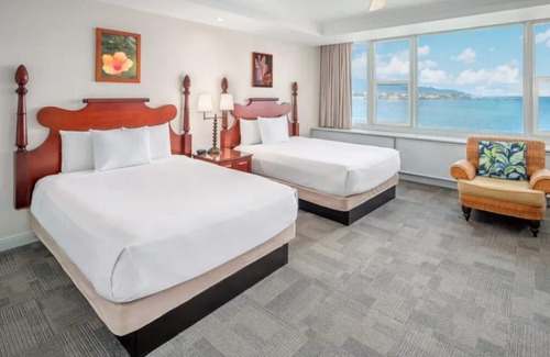 Kahului Hotel | Ultimate Hawaii Getaway! 2 Gorgeous Ocean Front Rooms | Pool + Beach Access