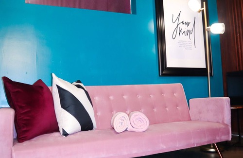 Northern Quarter Apartment | Ultimate Hen Suite for 12 with make up room