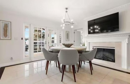 Anona House | Ultimate in Luxury 5 bedroom on canal living W pool