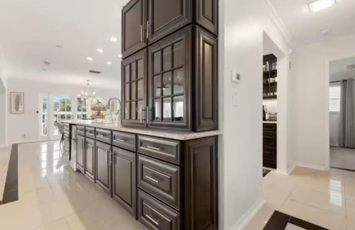 Anona House | Ultimate in Luxury 5 bedroom on canal living W pool