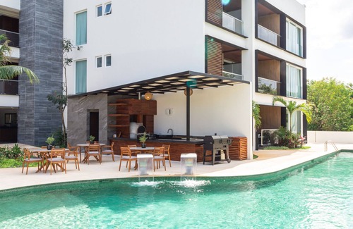 Akumal Apartment | Ultimate King Bed Ocean View PH w/Jacuzzi 302PH
