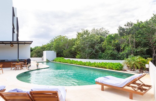 Akumal Apartment | Ultimate King Bed Ocean View PH w/Jacuzzi 302PH