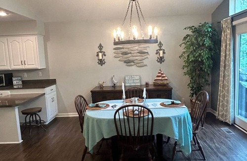 Quitman Cottage | Ultimate lakeside retreat at the charming Kings Place Cottage!