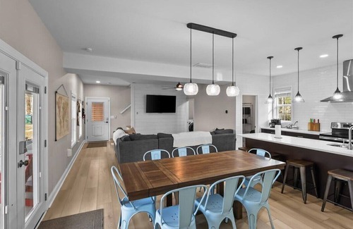 Lindseyville House | Ultimate Lakeview Stay | Best for Family Getaways!