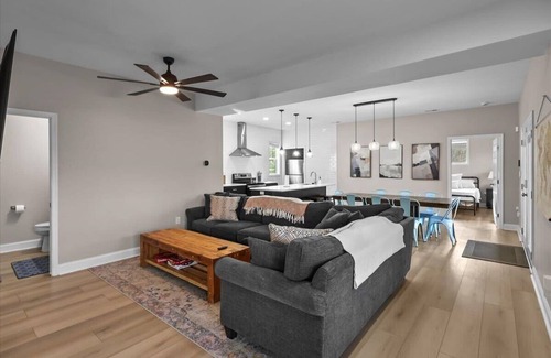 Lindseyville House | Ultimate Lakeview Stay | Best for Family Getaways!