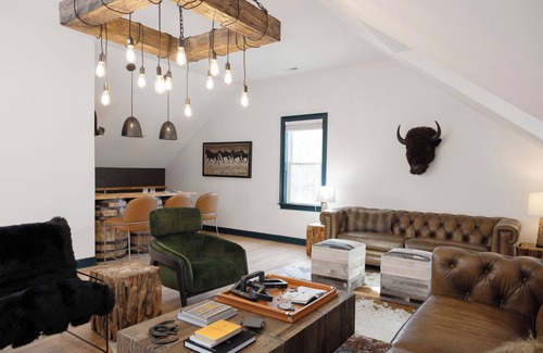 Willard House | Ultimate Luxury Getaway in NC - Sleeps 12, Spacious Estate on Picturesque Farm!
