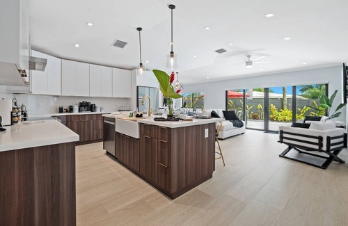 North Andrews Gardens House | Ultimate Luxury Living | Spacious Interior | Gazebo & Pool Oasis