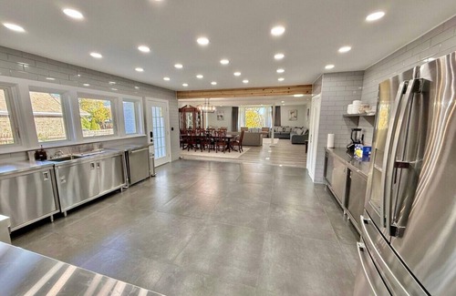 Paterson Villa | Ultimate Luxury Villa: Pool, Sauna, Hot Tub & More