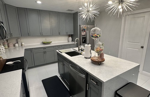 Coral Springs House | Ultimate Modern Vacation Home