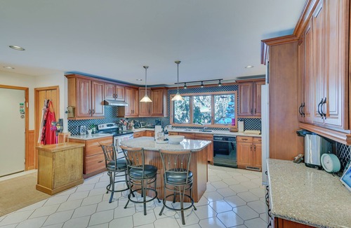 Tannersville House | Ultimate Mountain Home w/Hot Tub!