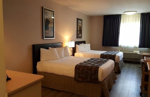 Elko Hotel | ULTIMATE PERFECT GETAWAY! Beautiful Unit! Parking and Pool