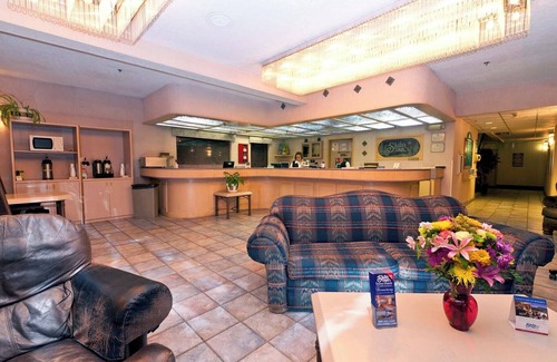 Elko Hotel | ULTIMATE PERFECT GETAWAY! Beautiful Unit! Parking and Pool