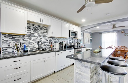 Deer Valley House | Ultimate Phoenix Group Getaway: Patio + Pool!