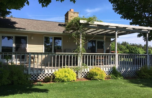 Honor House | Ultimate privacy beside Sleeping Bear Dunes National Park, 3 miles to Empire