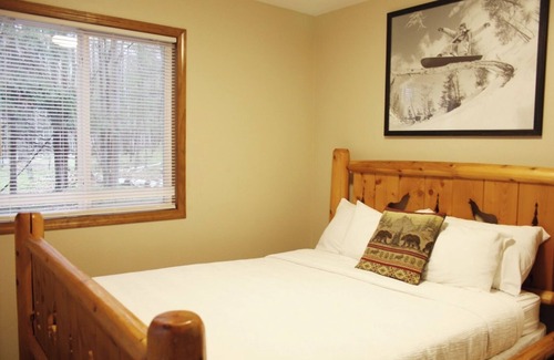 Iron Mountain Hotel | Ultimate Relaxation at Pine Mountain | Indoor Pool | Ski-in/Ski-out & Golfing