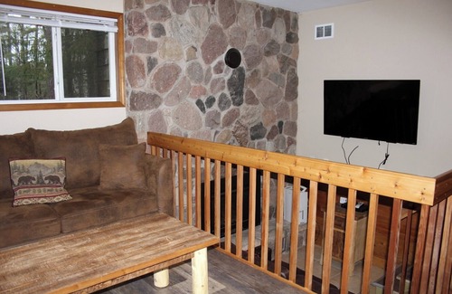 Iron Mountain Hotel | Ultimate Relaxation at Pine Mountain | Indoor Pool | Ski-in/Ski-out & Golfing