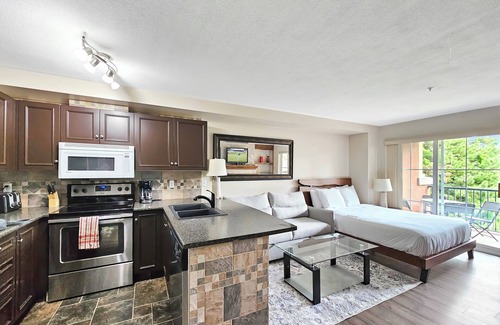 Quail Ridge Apartment | Ultimate Relaxation Awaits! Amazing Golf Course Views - 205A