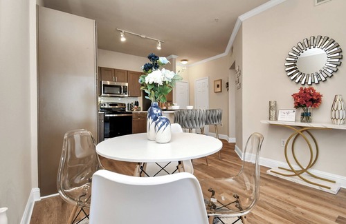 Houston Apartment | Ultimate Retreat Near Galleria,Free Parking