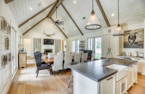 Round Top House | Ultimate Round Top Escape: 3 Homes, Pool, Firepits
