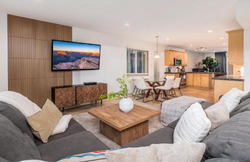 South Scottsdale House | Ultimate, Scottsdale Getaway! Pool, BBQ, Sleeps 14