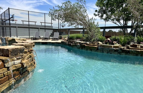 Katy House | Ultimate Upscale Sports Retreat Near Houston. n42 Comfortable Beds.