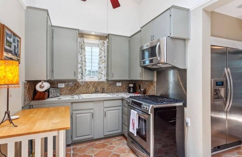East Carrollton House | Ultimate Uptown Cottage