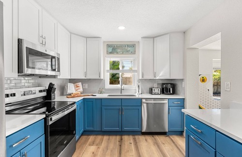 Seacoast Shores House | Ultimate Beach Oasis: Heated Pool, Game Room, BBQ & Pet-Friendly 🏖️