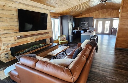 Arnes Cabin | Ultimate vacation lodge
