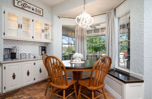 Leon Valley House | Ultimate Vacay! Luxury Pool, Pickleball, Basketball & More!