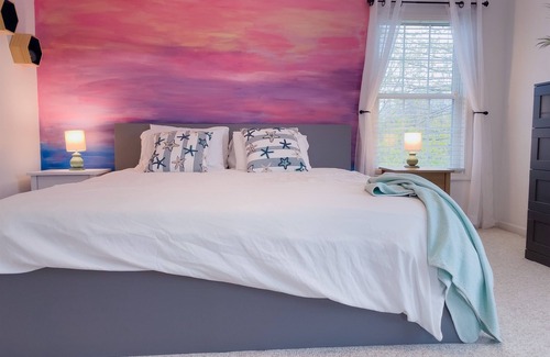 Geneva House | Ultimate Wine Country Retreat | Hot Tub, Arcade, and Mins to Spire and Winery!
