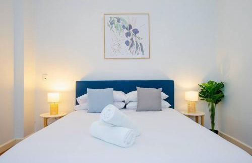 Ultimo Apartment | Ultimo Escape - Walk to City - Unique 2 Bedroom Apt - Sleeps 8