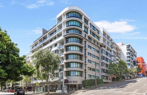 Ultimo Apartment | Ultimo - WATT1 - Wattle Street - Modern 1BR with Balcony Parking in Ultimo Near Chinatown Light Rail