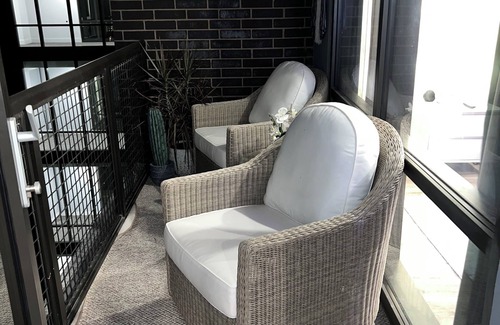Bouldin Apartment | Ultra Chic 1-bedroom apartment with AC, fitness room in cool Austin