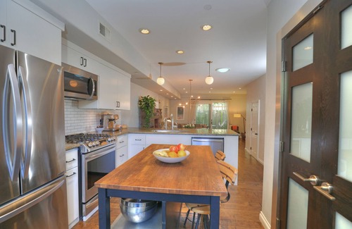 Santa Barbara House | Ultra Chic Townhome with Two Master suites. 1400 sq feet