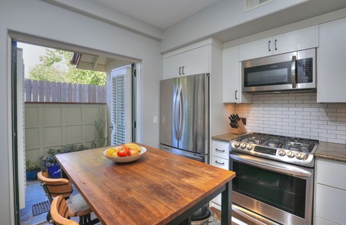 Santa Barbara House | Ultra Chic Townhome with Two Master suites. 1400 sq feet