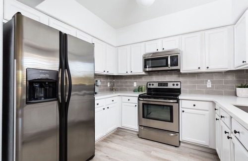 North Scottsdale Condo | Ultra-Clean, Designer Condo. Walk to grocery, restaurants, coffee, and shopping!