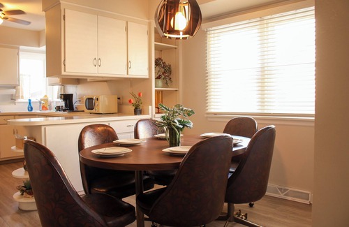 Milwaukee House | Ultra Clean, Private, Comfy Home in Prime Location. Sleeps up to 8.