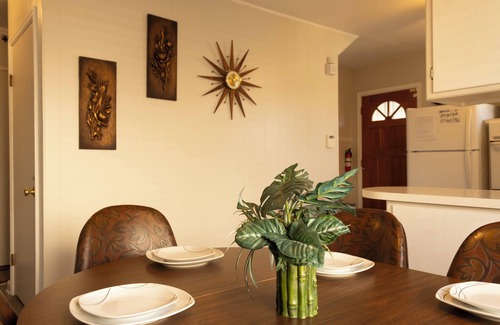 Milwaukee House | Ultra Clean, Private, Comfy Home in Prime Location. Sleeps up to 8.