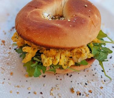 Niagara Falls House | Ultra Close to Clifton Hill and the Falls & Wonderful Free Breakfast Delivered Daily